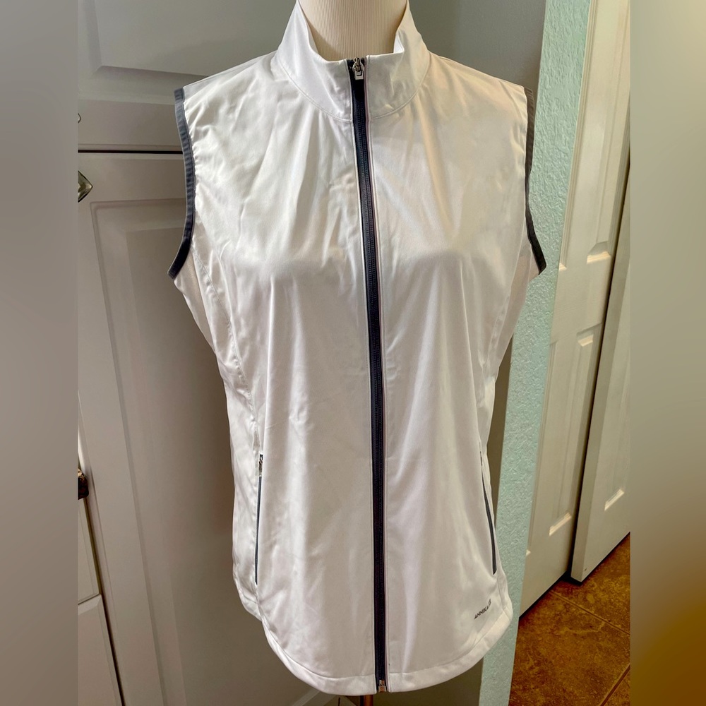 Annika Cutter Buck Ladies White Golf Vest.